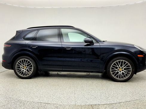 Used 2023 Porsche Cayenne Platinum Edition AWD/4WD image 4