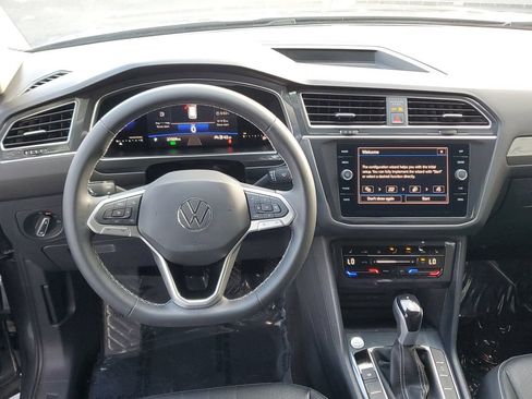 Used 2023 Volkswagen Tiguan SE FWD image 18