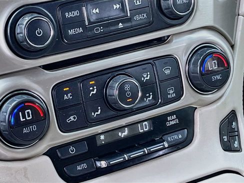 Used 2015 GMC Yukon Denali w/ Premium Package AWD/4WD image 16