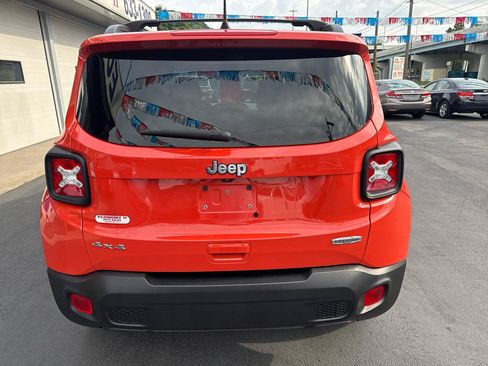 Used 2021 Jeep Renegade Latitude w/ Sun & Sound Group AWD/4WD image 4