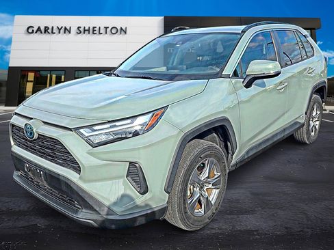 Used 2022 Toyota RAV4 XLE w/ Convenience Package AWD/4WD image 1