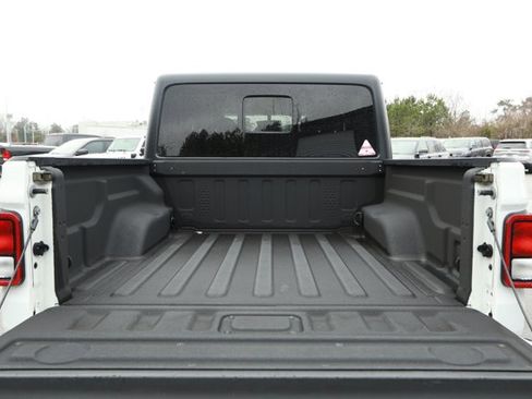 Used 2023 Jeep Gladiator Rubicon w/ Cold Weather Group image 8