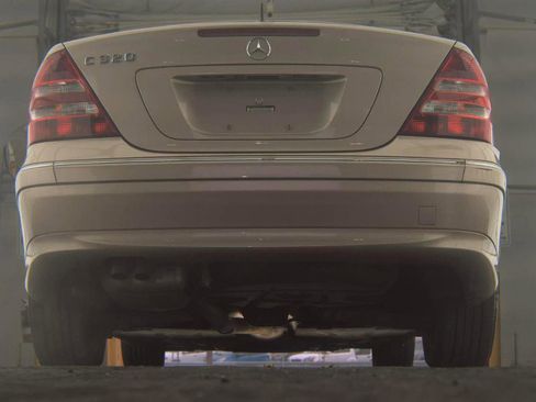 Used 2005 Mercedes-Benz C 320 Sedan w/ Sunroof Pkg image 7