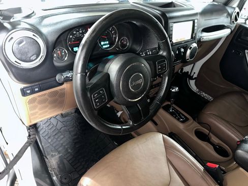 Used 2016 Jeep Wrangler Unlimited Rubicon w/ Connectivity Group AWD/4WD image 9