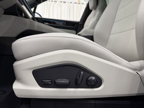 New 2026 Porsche Macan 4 Electric image 33