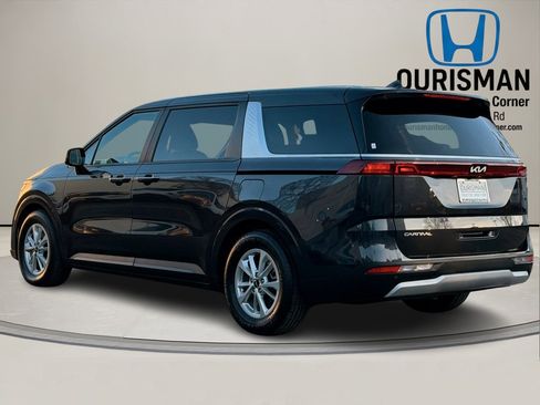 Used 2023 Kia Carnival LX image 4