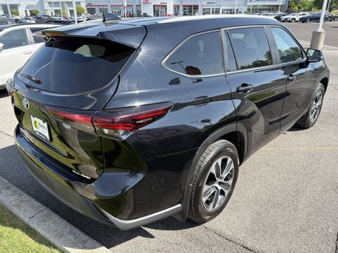 Certified 2024 Toyota Highlander XLE AWD/4WD image 6