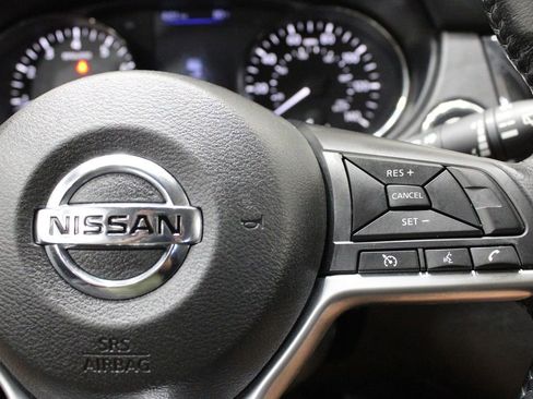 Used 2020 Nissan Rogue SV image 25