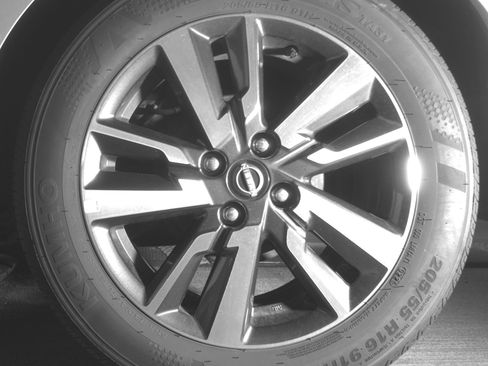 Used 2025 Nissan Versa SV FWD image 14