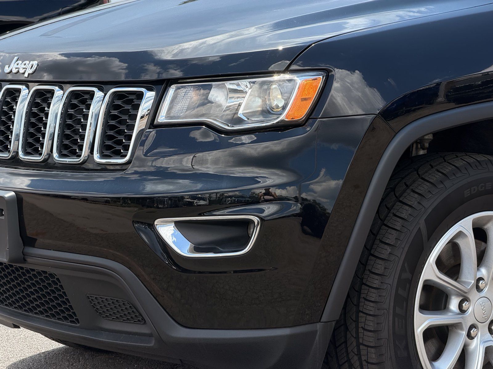 Used 2022 Jeep Grand Cherokee Laredo E AWD/4WD image 8