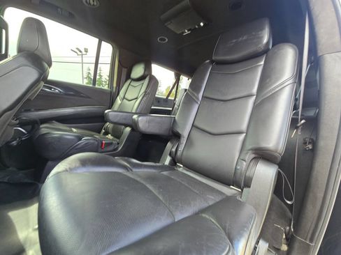 Used 2018 Cadillac Escalade ESV Platinum AWD/4WD image 17