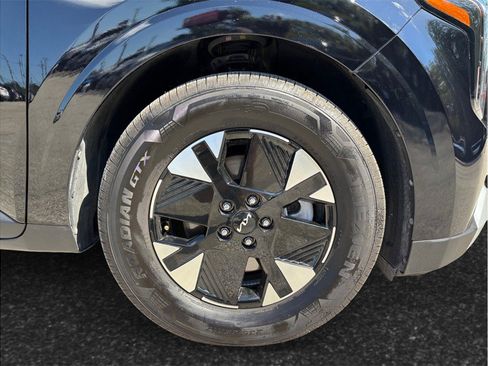 Used 2026 Kia Carnival LXS Hybrid FWD image 13