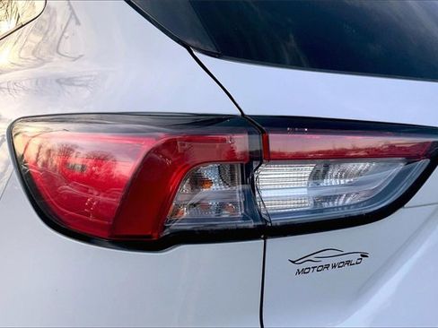 Used 2020 Ford Escape SE image 29