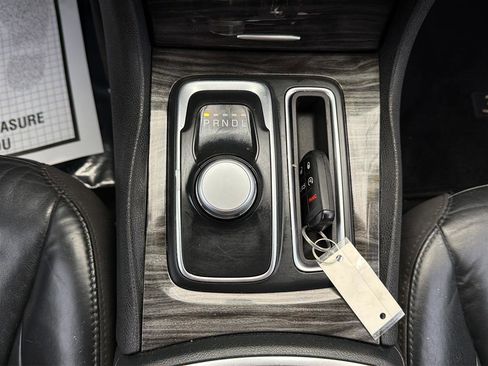Used 2016 Chrysler 300 Limited image 20