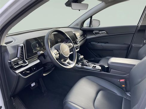 Used 2025 Kia Sportage EX image 14