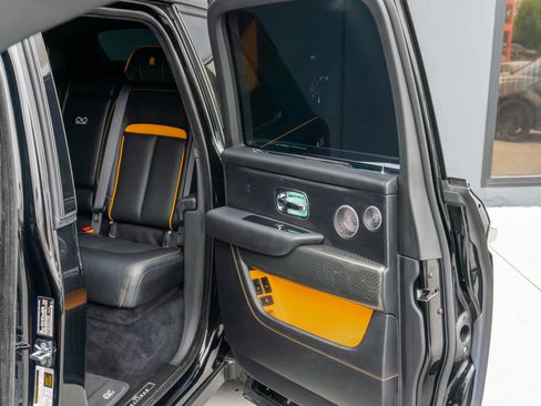 Used 2023 Rolls-Royce Cullinan Black Badge w/ Leather Finishing Pack image 44