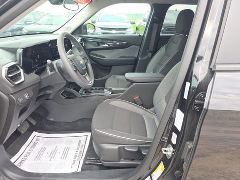 Used 2025 Chevrolet TrailBlazer LT AWD/4WD image 18