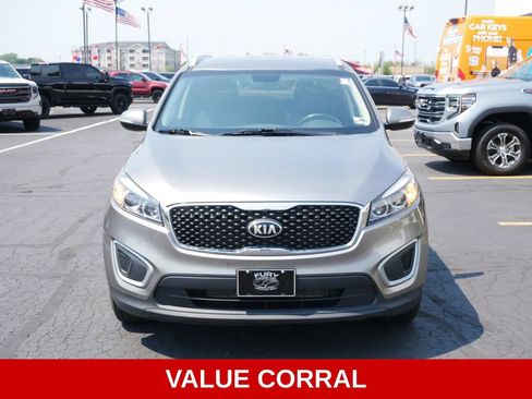Used 2017 Kia Sorento AWD w/ LX Convenience Package image 3