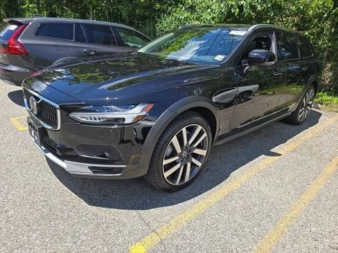 Used 2025 Volvo V90 B6 Cross Country Ultra AWD/4WD image 2