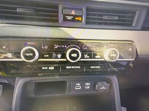 Used 2025 Honda Pilot Touring image 9