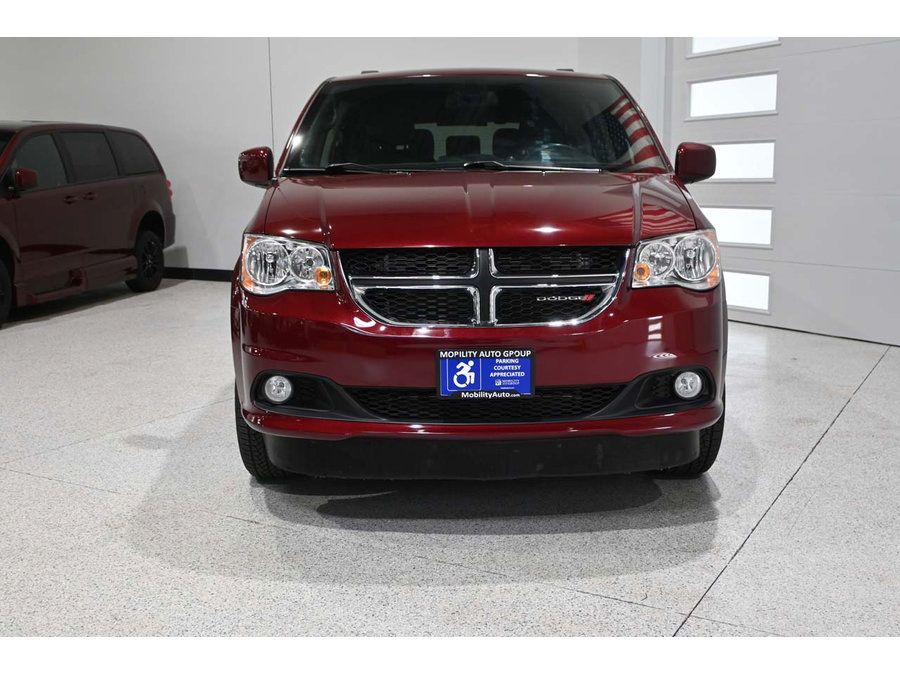 Used 2019 Dodge Grand Caravan SXT FWD image 4