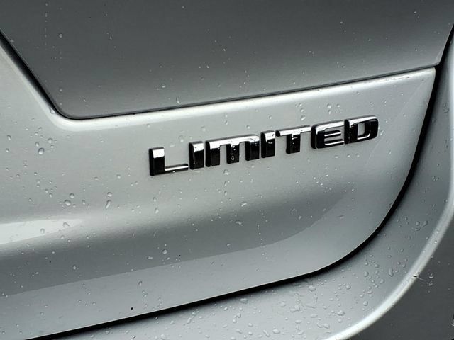 Used 2023 Jeep Grand Cherokee L Limited AWD/4WD image 26