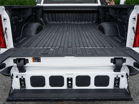 Used 2024 Chevrolet Silverado 3500 LT w/ Convenience Package image 8