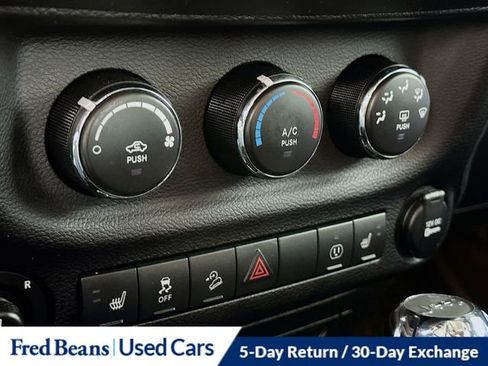 Used 2018 Jeep Wrangler Unlimited Rubicon w/ Cold Weather Group AWD/4WD image 15
