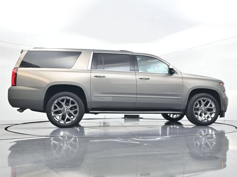 Used 2019 Chevrolet Suburban Premier AWD/4WD image 33