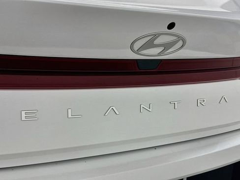 Used 2025 Hyundai Elantra SE FWD image 27