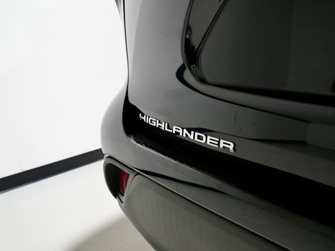 Used 2021 Toyota Highlander XLE image 38