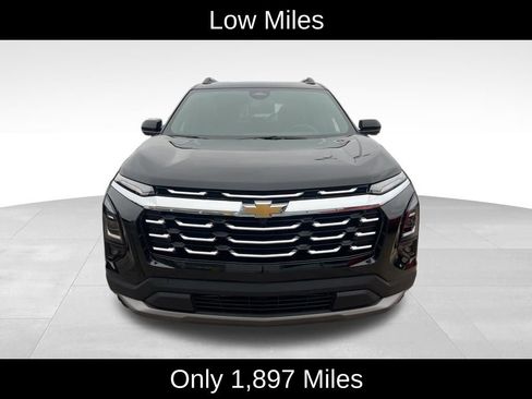 Used 2025 Chevrolet Equinox LT w/ Convenience Package II image 2