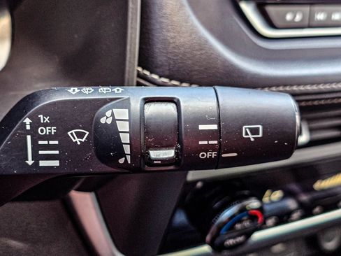Used 2023 Nissan Rogue SV AWD/4WD image 25