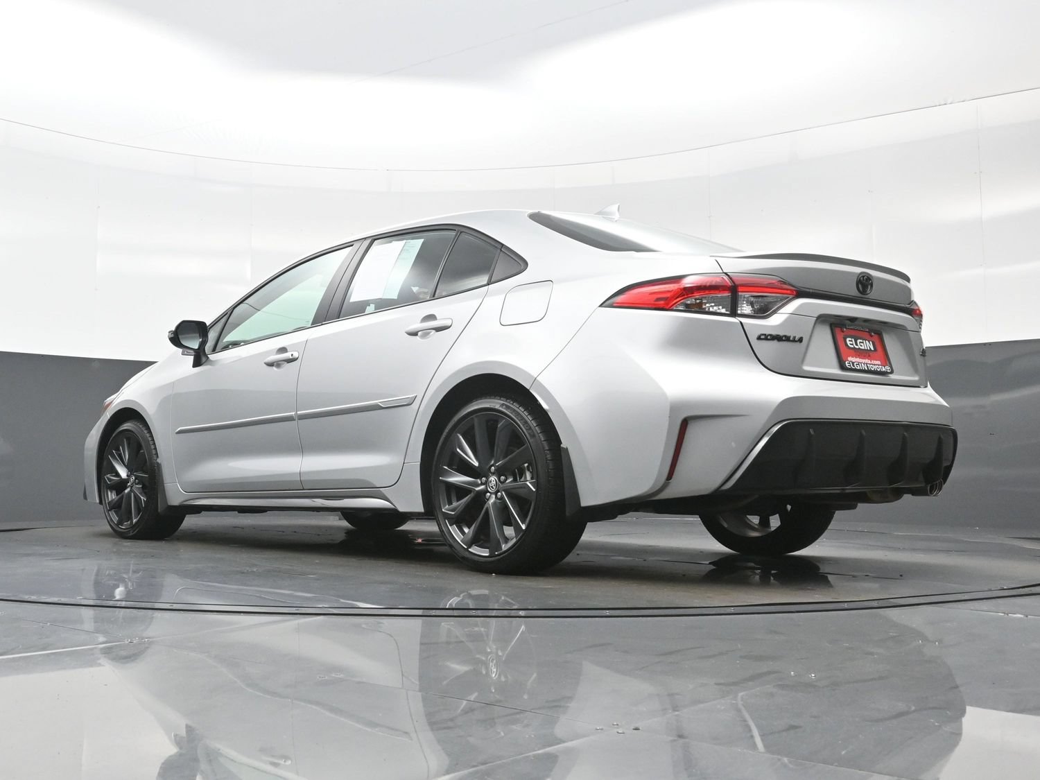 Used 2025 Toyota Corolla SE w/ SE Premium Package FWD image 30