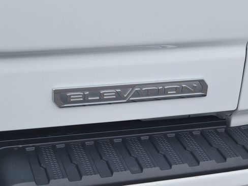 Used 2025 GMC Sierra 1500 Elevation image 13