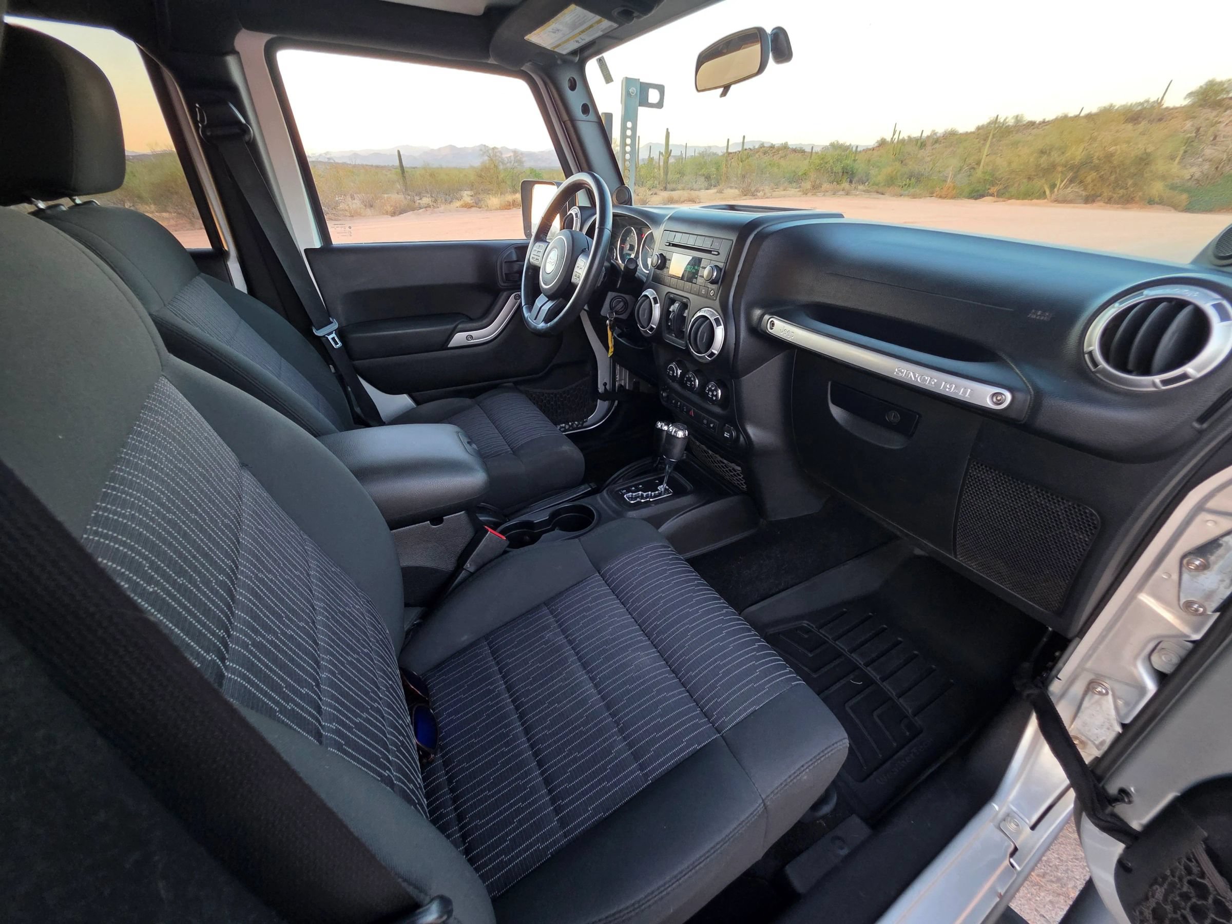 Used 2012 Jeep Wrangler Unlimited Rubicon w/ Dual Top Group AWD/4WD image 15