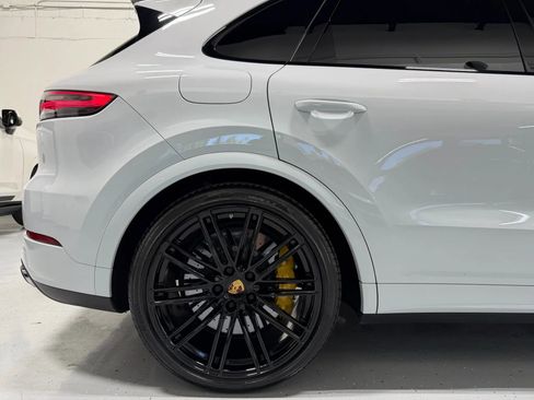 Used 2023 Porsche Cayenne Turbo S image 23
