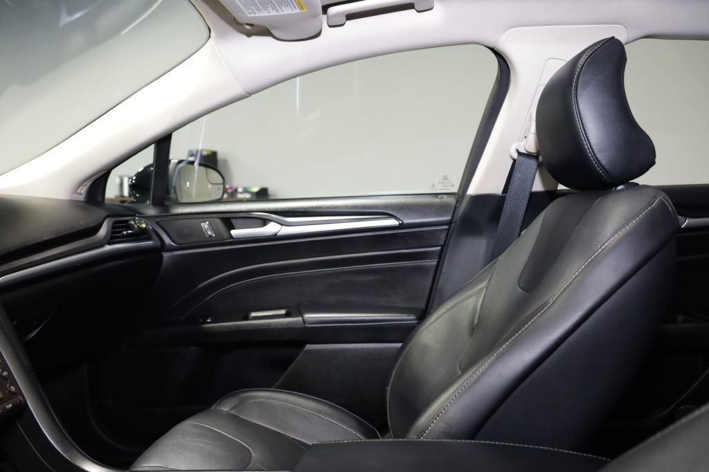 Used 2018 Ford Fusion Titanium AWD/4WD image 16