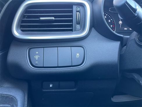 Used 2018 Kia Sorento LX image 27