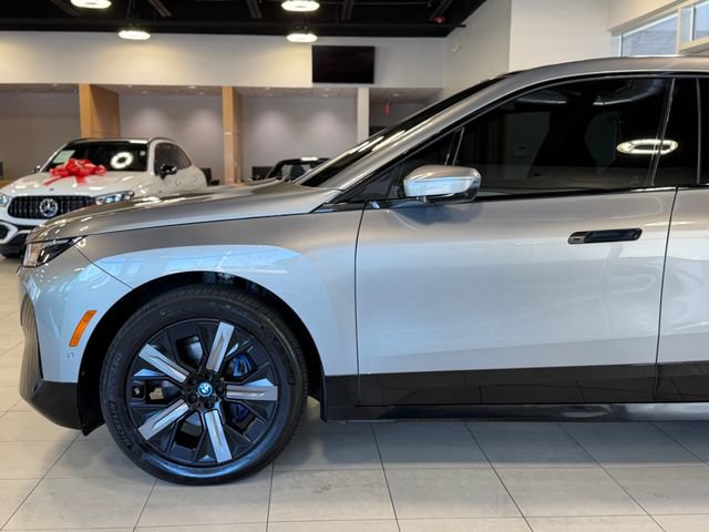 Used 2024 BMW iX xDrive50 w/ Sport Package AWD/4WD image 8