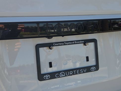 Certified 2024 Toyota Land Cruiser Base image 12