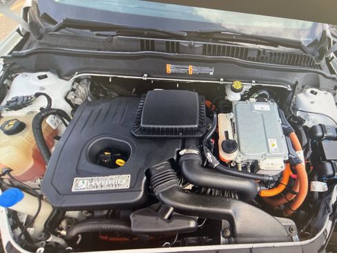 Used 2019 Ford Fusion SE image 9