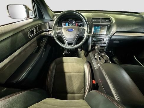 Used 2018 Ford Explorer XLT w/ Equipment Group 202A AWD/4WD image 16
