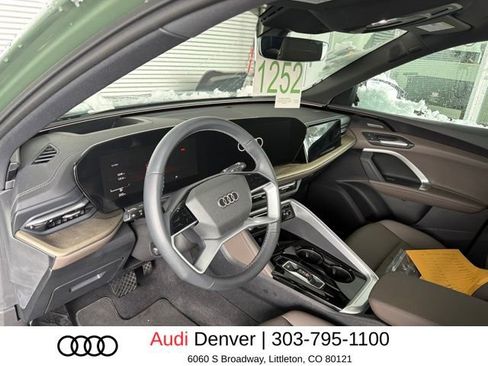 Used 2025 Audi Q5 Premium w/ Premium Plus AWD/4WD image 5