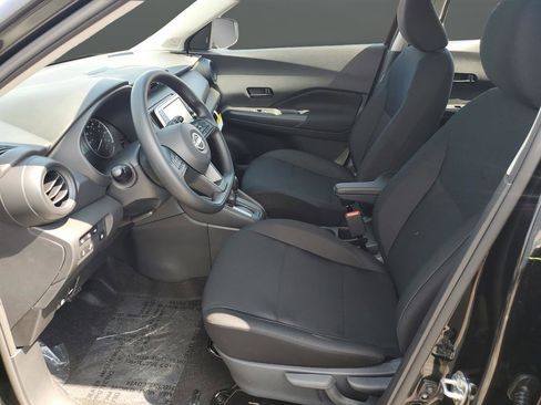 New 2025 Nissan Kicks Play S image 4