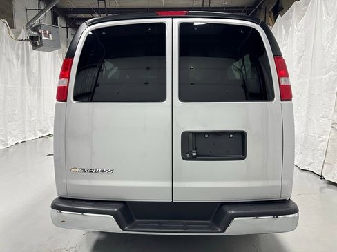 Used 2025 Chevrolet Express 3500 LT w/ LT Preferred Equipment Group image 6