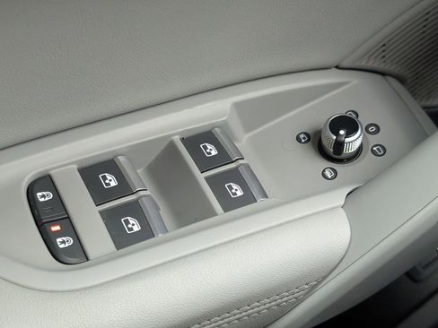 Used 2021 Audi Q5 Prestige w/ Prestige Package image 16