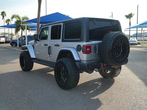 Used 2019 Jeep Wrangler Unlimited Sahara w/ Safety Group image 9