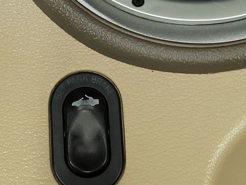 Used 2004 Ford Mustang Deluxe Convertible 2D image 35