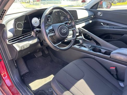 Used 2024 Hyundai Elantra SEL w/ Convenience Package image 14